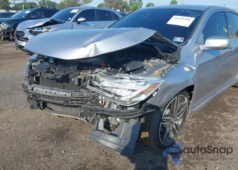 2017 Honda Accord Touring V6 z USA, uszkodzony, nr VIN 1HGCR3F97HA043736